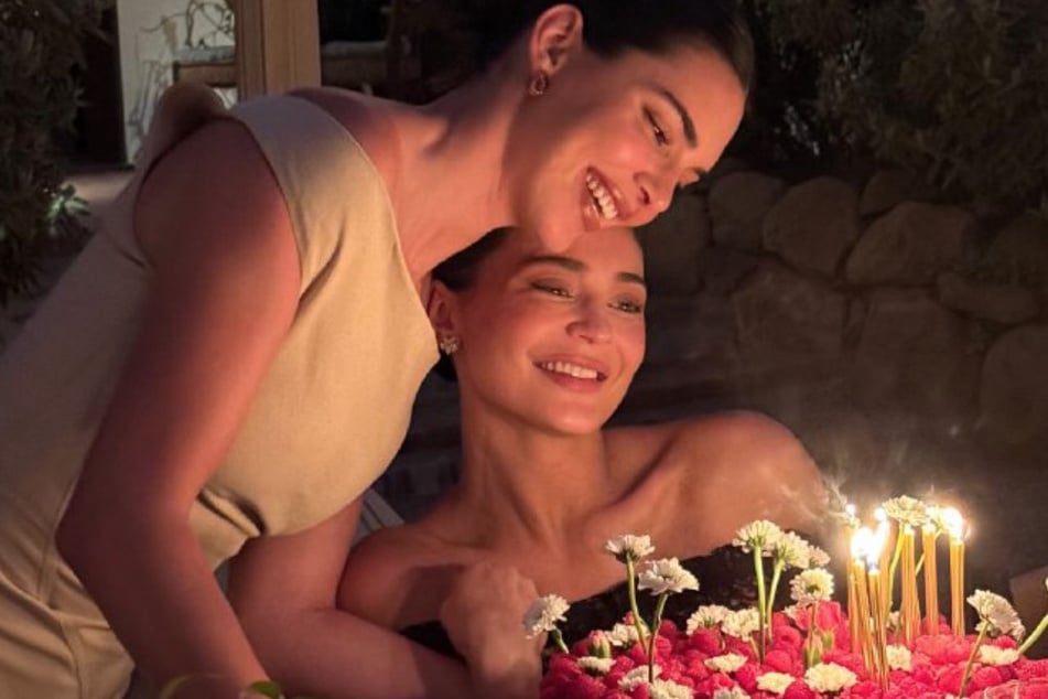 Kendall Jenner (l.) threw an intimate birthday dinner for her sister Kylie Jenner's (r.) 28th birthday.