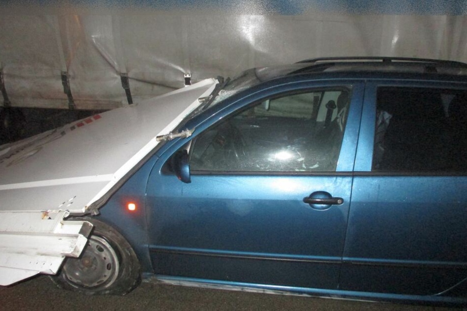 Eine Hecktür krachte auf ein anderes Auto.
