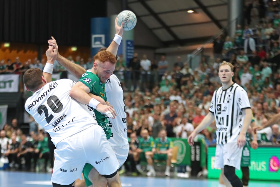 Kein Durchkommen für Tomas Piroch (2.v.l.). Zu selten taten sich in der Defensive des THW Kiel Lücken auf.