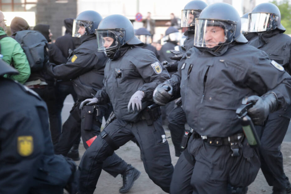 Polizisten im Einsatz. (Symbolbild)