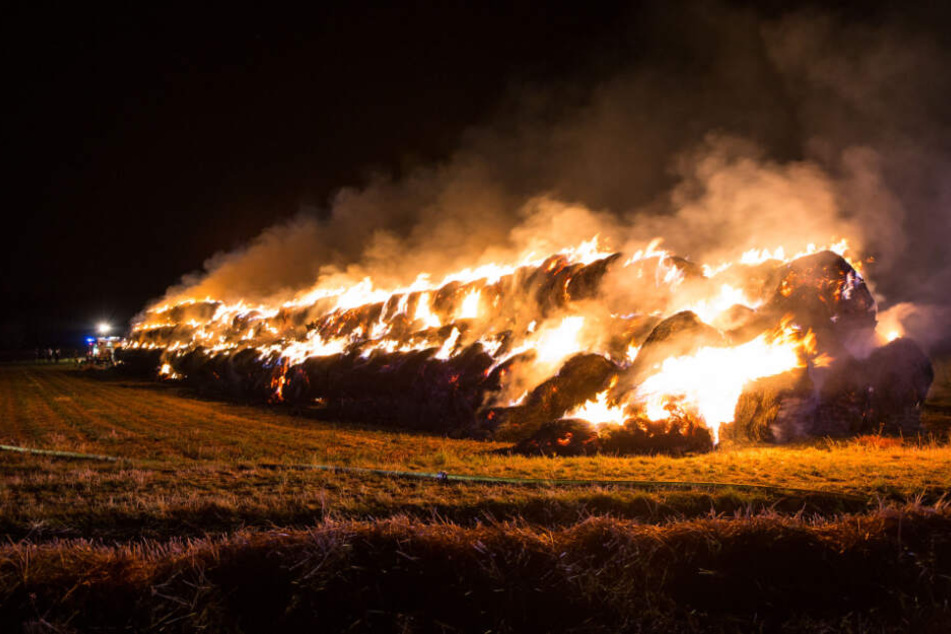 beim Eintreffen erwartete die Feuerwehr bereits ein wahres Flammeninferno.