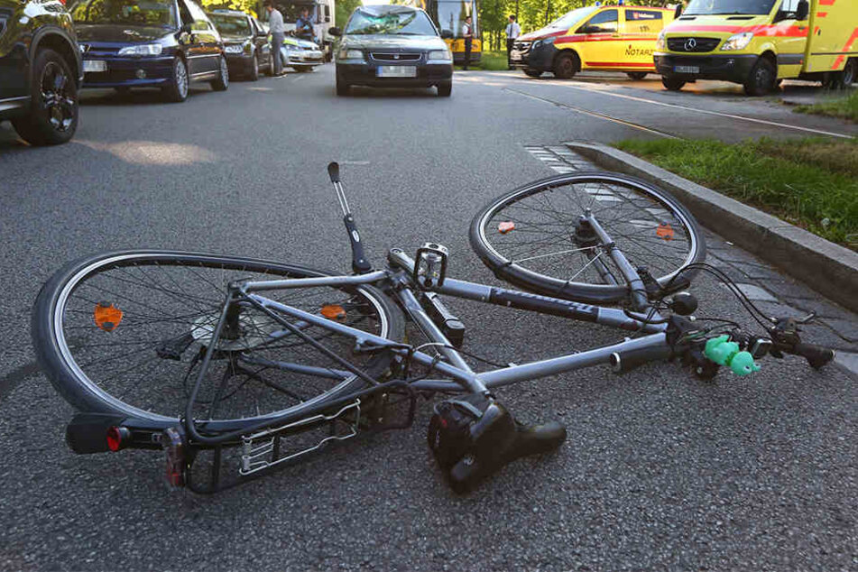 Der Fahrradfahrer musste mit schweren Verletzungen in ein Krankenhaus.