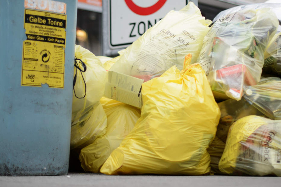 Plastikmüll überschwemmt die Straßen und die Weltmeere. Das Material ist extrem belastend für die Umwelt.