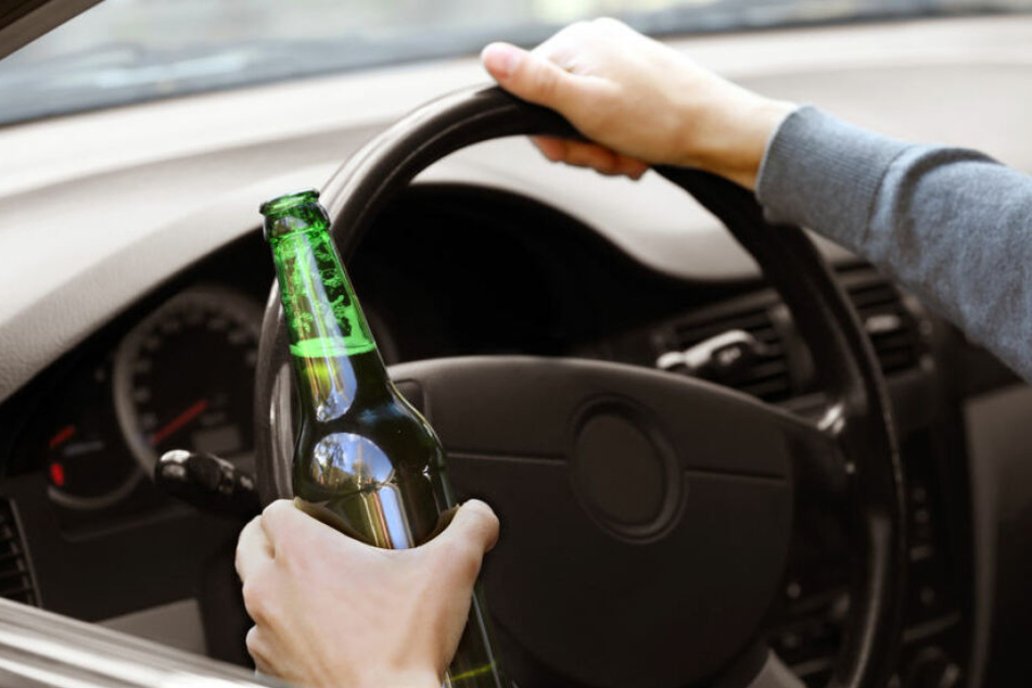 Der Fahrer war sichtlich angetrunken. (Symbolbild)