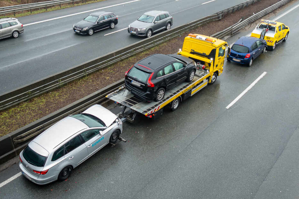 Die Autos wurden abgeschleppt.