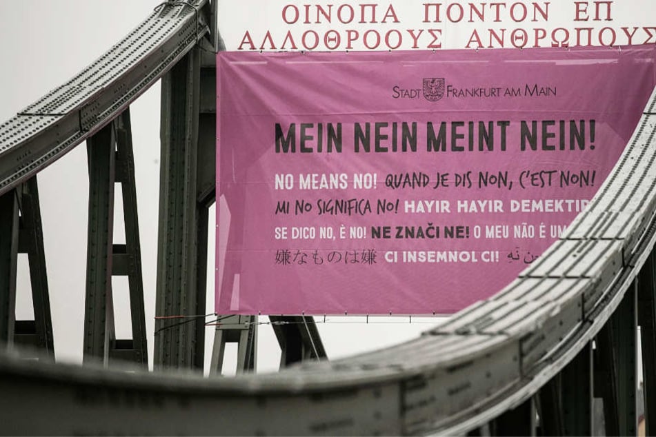 "Mein Nein meint Nein!" Am Eisernen Steg in Frankfurt ist es deutlich zu lesen.