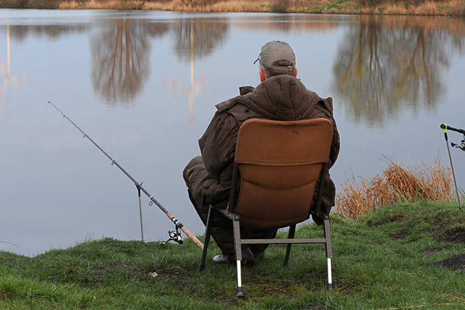 Am späten Sonntagabend überfielen Unbekannte zwei Angler an den Schönauer Lachen. Jetzt hat das OAZ die Ermittlungen übernommen (Symbolbild).