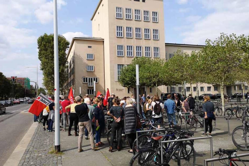 Die Linken haben sich 14.30 Uhr getroffen.
