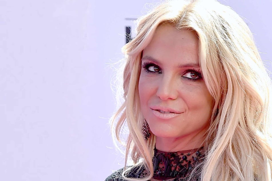 Monday was a big day for Britney Spears, as she finalized her divorce and turned 43 years old... but if you ask Brit, she's only 5 and going to kingergarten.