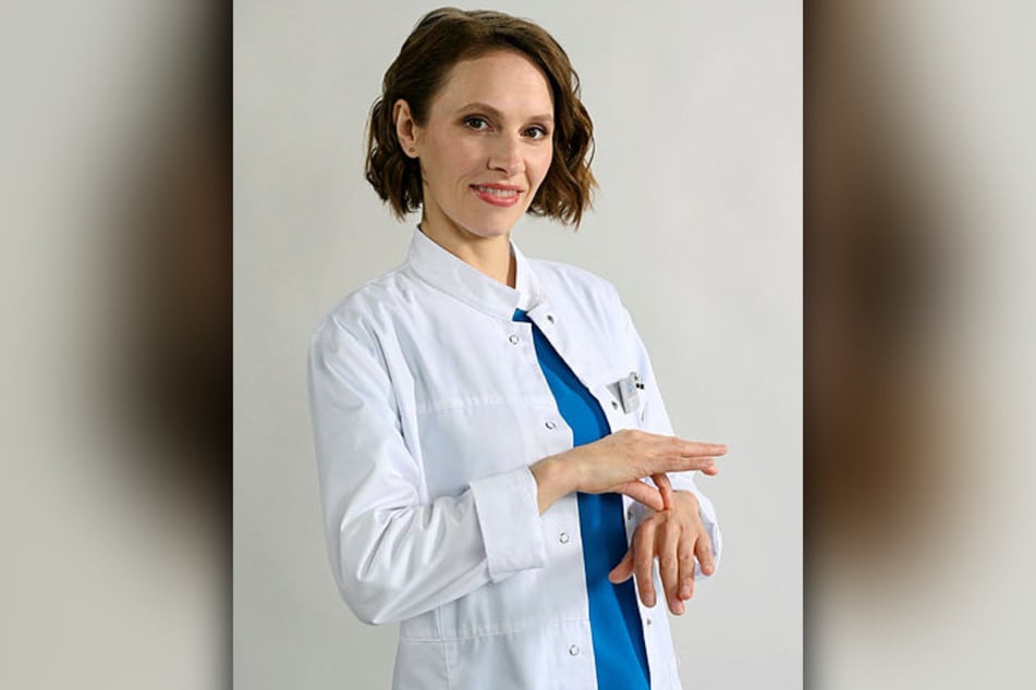 In der Folge "Durchatmen" am Donnerstagabend wird Kassandra Wedel (37) ihren ersten Auftritt als Dr. Alica Lipp haben.