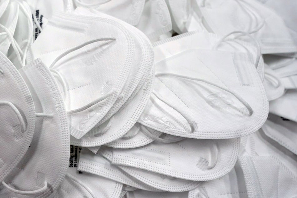 Wegen Steuerbetrug bei Geschäften mit FFP2-Masken muss ein Mann nun ins Gefängnis. (Symbolbild)