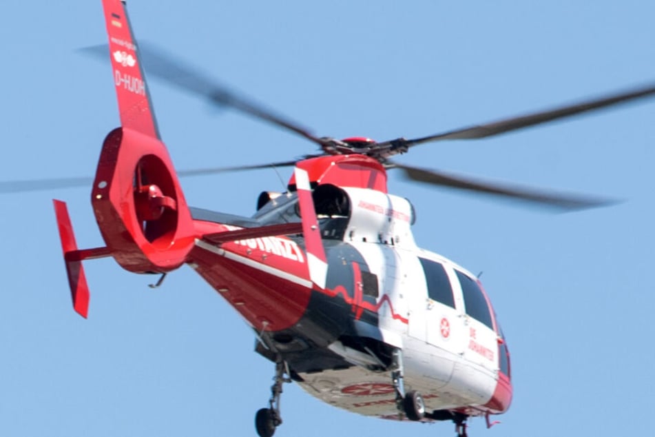 Zwar war ein Rettungsflieger im Einsatz, doch der Mann starb noch an der Unfallstelle. (Symbolbild)
