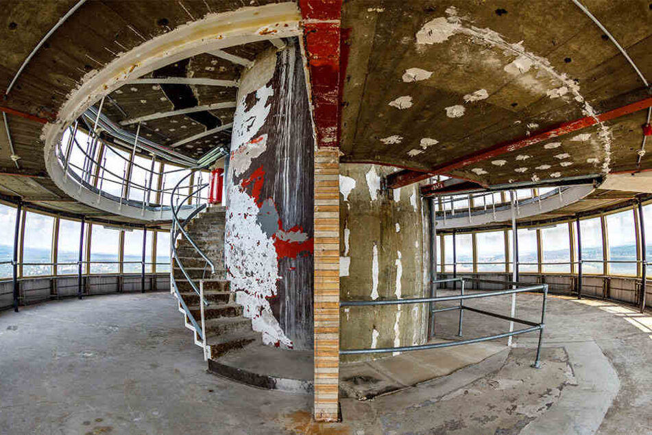 Die beiden entkernten Café-Etagen im Turm.