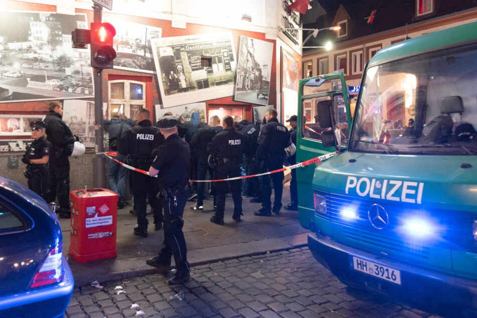 Anfang September konnte die Hamburger Polizei eine Auseinandersetzung zwischen St. Pauli-Fans und HSV-Anhängern verhindern. (Archivbild).