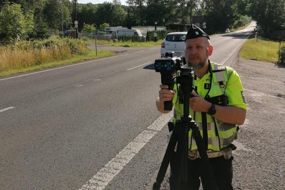 Buď opatrný! Česká policie je aktuálně posílena v používání blesků.