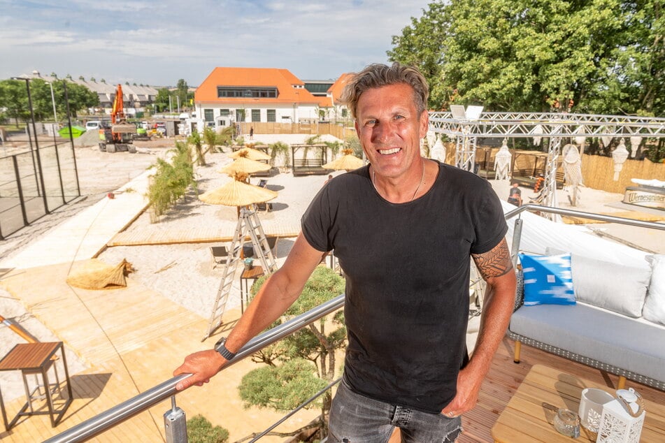 Christian von Canal (56) freut sich über das Ergebnis: In vier Monaten Bauzeit ist sein "Ostra Beach" entstanden.