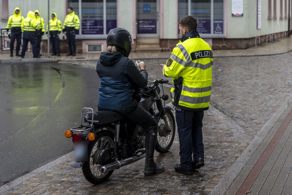 Auch Mopeds wurden bei der Aktion kontrolliert.