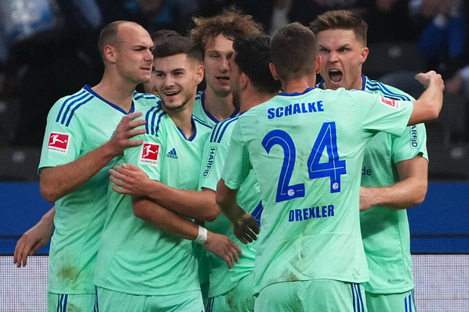 Die Schalker haben in der zweiten Halbzeit gleich zweimal vergeblich gejubelt, denn beide Treffer sind vom VAR aberkannt worden.