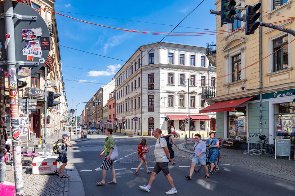 Seit letzter Woche sieht man erste Bodenmarkierungen für das neue Diagonalgrün.