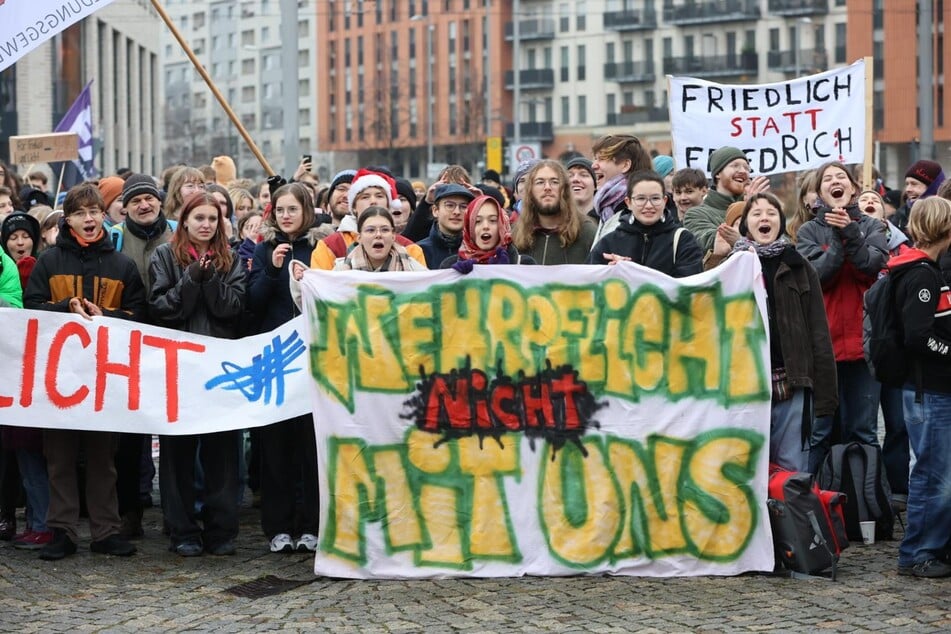 Schüler und Schülerinnen ließen am Freitag den Unterricht sausen, um zu demonstrieren.