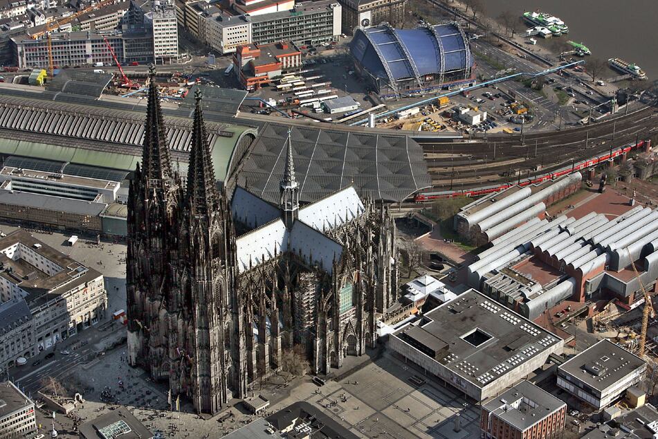 Der 776 Jahre alte Kölner Dom ist über 157 Meter hoch und gilt als DAS Wahrzeichen der rheinischen Metropole.