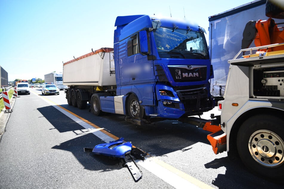 Nach Lastwagen-Unfall: Autobahn gesperrt, mehrere Kilometer Stau