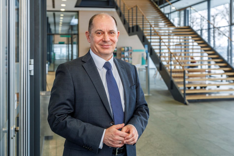 Ivo Klatte (59) im Besucher-Foyer des Landtages.