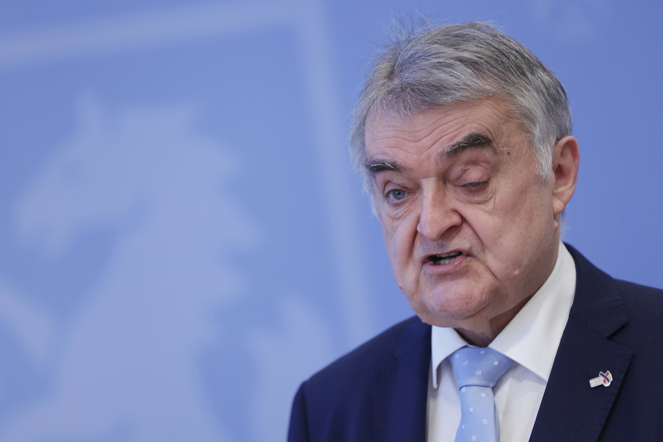 NRW-Innenminister Herbert Reul (69, CDU) zeigte sich entsetzt über die Chatverläufe der Ehrenfelder Polizisten.