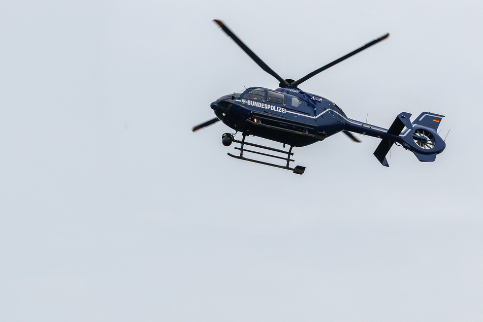 Mann blendet Hubschrauber der Bundespolizei mit Laser: Festnahme!