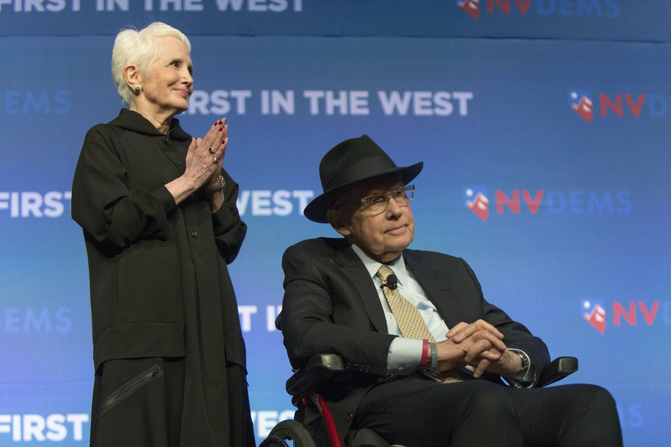 Harry Reid and his wife, Landra, onstage during a tribute to the former senator in 2019.