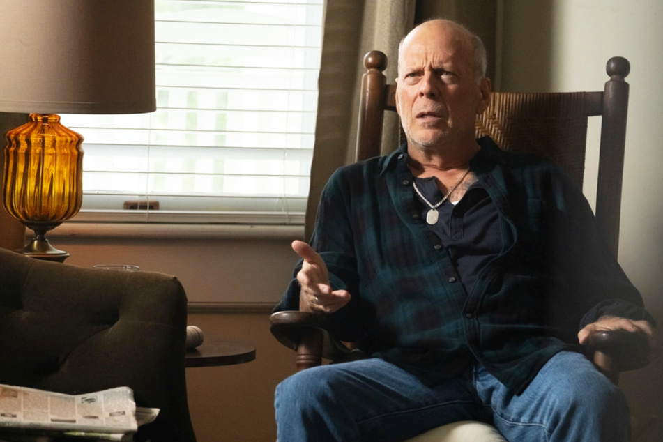 Bruce Willis (67) habe oft Probleme gehabt, sich an seinen Text zu erinnern und wirkte den Aussagen zufolge desorientiert.