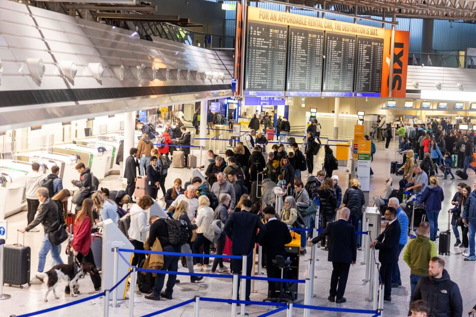 Zum Ferienbeginn in Hessen, Rheinland-Pfalz und dem Saarland am kommenden Wochenende erwartet der Flughafen Frankfurt etwa 616.000 Reisende.