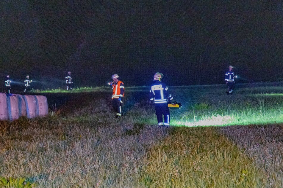 Mit zahlreichen Einsatzkräften, einem Polizei-Hubschrauber und mehreren Drohnen wurde nach den Insassen gesucht.