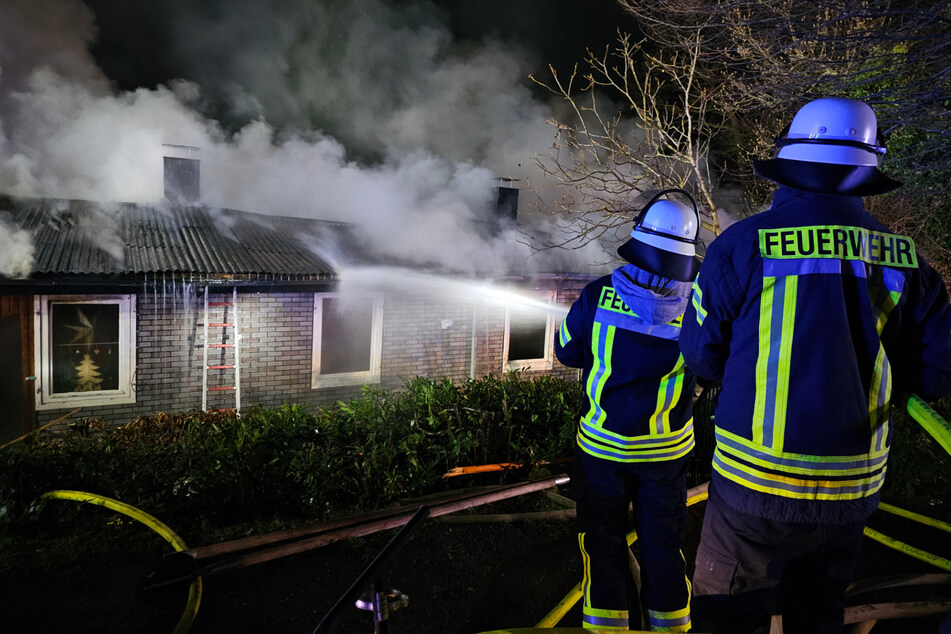Tragischer Feuerwehreinsatz: Frau stirbt in brennender Wohnung