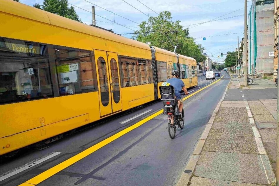 Auch sie soll bleiben: Für den mehrmonatigen Praxistest war eine Radler-Spur eingerichtet worden. Autofahrer teilten sich eine Fahrspur mit der Bahn.