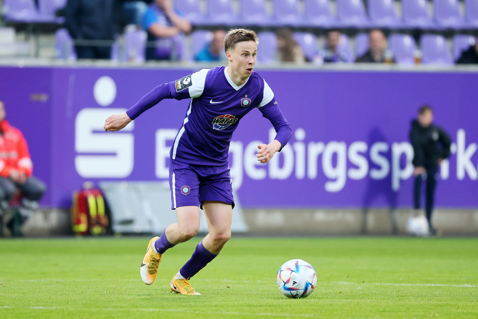 Das lila Trikot ist Geschichte: Sam Schreck (24) kickt nun für Arminia Bielefeld.