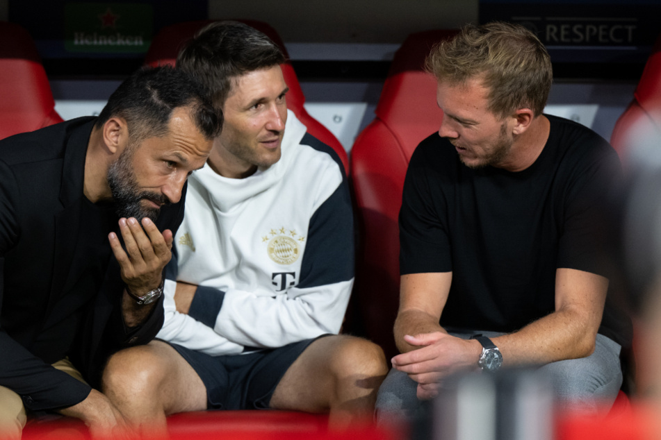 Hasan Salihamidzic (45, l.-r.), Sportdirektor von Bayern, Co-Trainer Benjamin Glück (36) und Trainer Julian Nagelsmann (35).