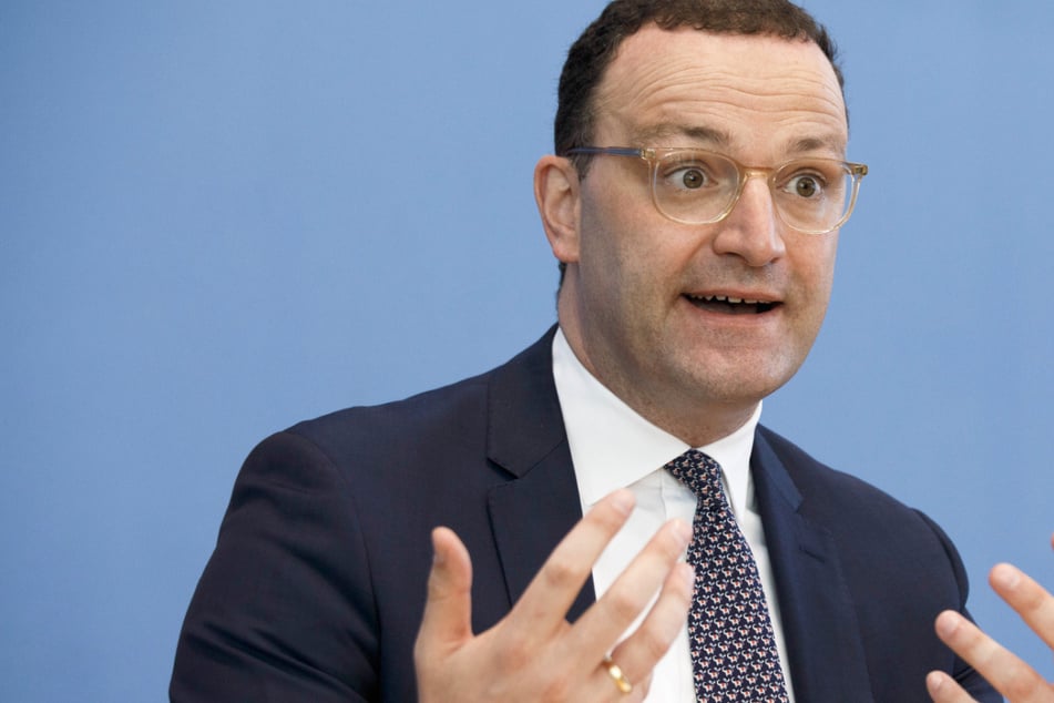 Jens Spahn (41, CDU) will den Gesundheitsschutz bei Hitzewellen verbessern lassen.