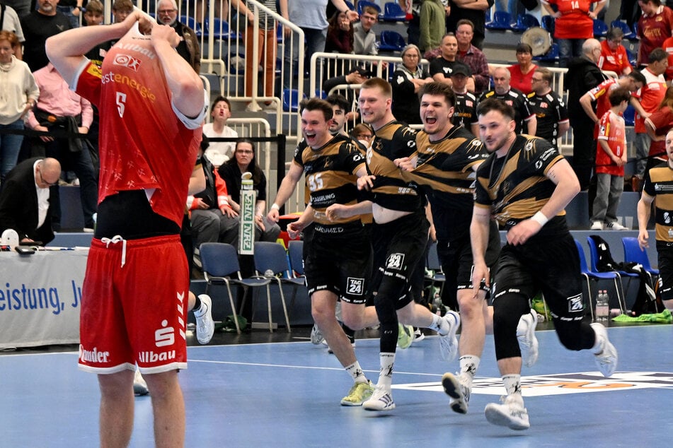 Trauer und Jubel nah beieinander: Die Tiger vom HC Elbflorenz freuten sich nach dem Sieg in letzter Sekunde.