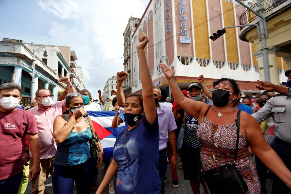 Thousands of Cubans took to the streets to protest the Díaz-Canel government on Sunday, with several hundred counter-protesters also staging their own demonstrations.
