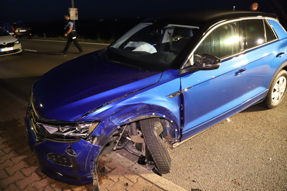 Der VW-Fahrer wurde bei dem Unfall schwer verletzt und verstarb noch in der Nacht im Krankenhaus.