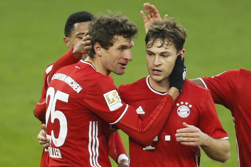 Joshua Kimmich (26, r.) ist von der Favoritenrolle des FC Bayern München bei der Klub-Weltmeisterschaft überzeugt.