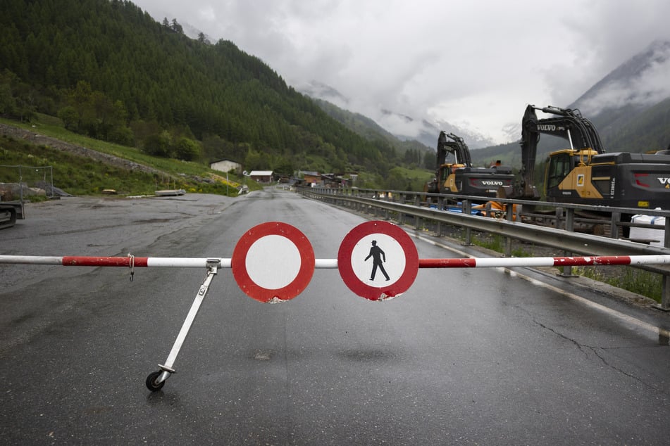 The closed road towards Blatten in the canton of Valais.