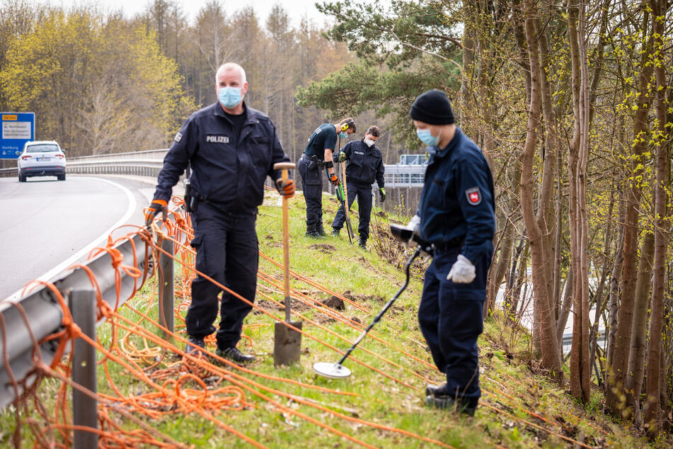 Vier Jahre nach einem Mord in Visselhövede hat die Polizei vor wenigen Tagen die mögliche Tatwaffe gefunden. Jetzt wurden zwei Verdächtige verhaftet.