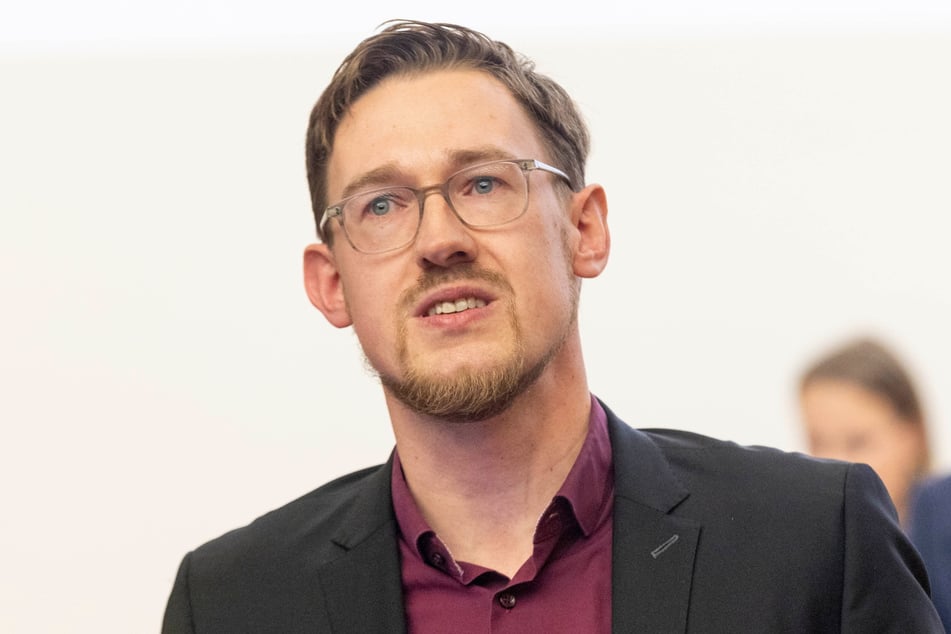 SPD-Stadtrat Stefan Engel (32) warnt vor einer neuen Carolabrücke mit vier Autospuren.