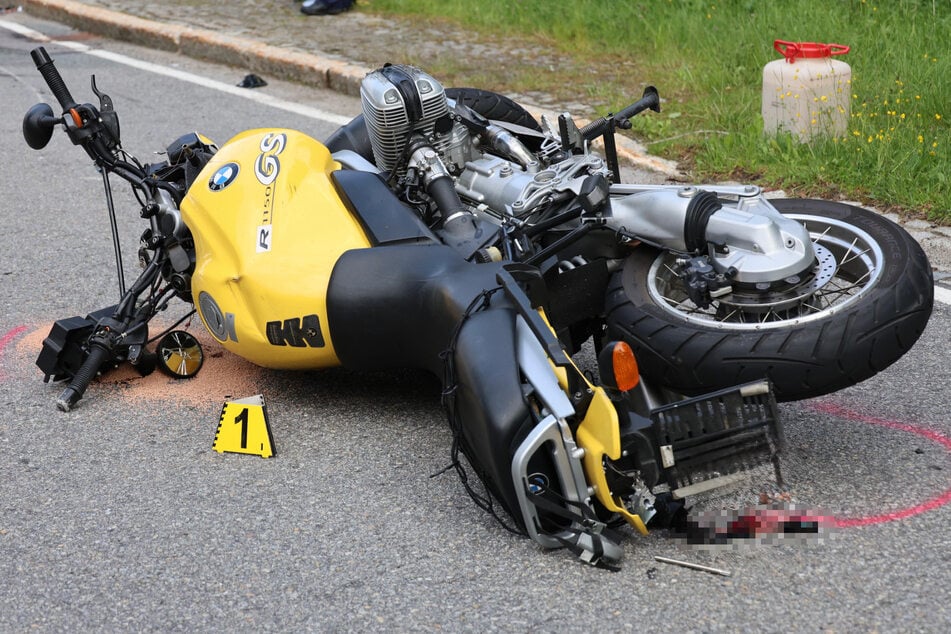 Der Motorradfahrer kam beim Unfall ums Leben.