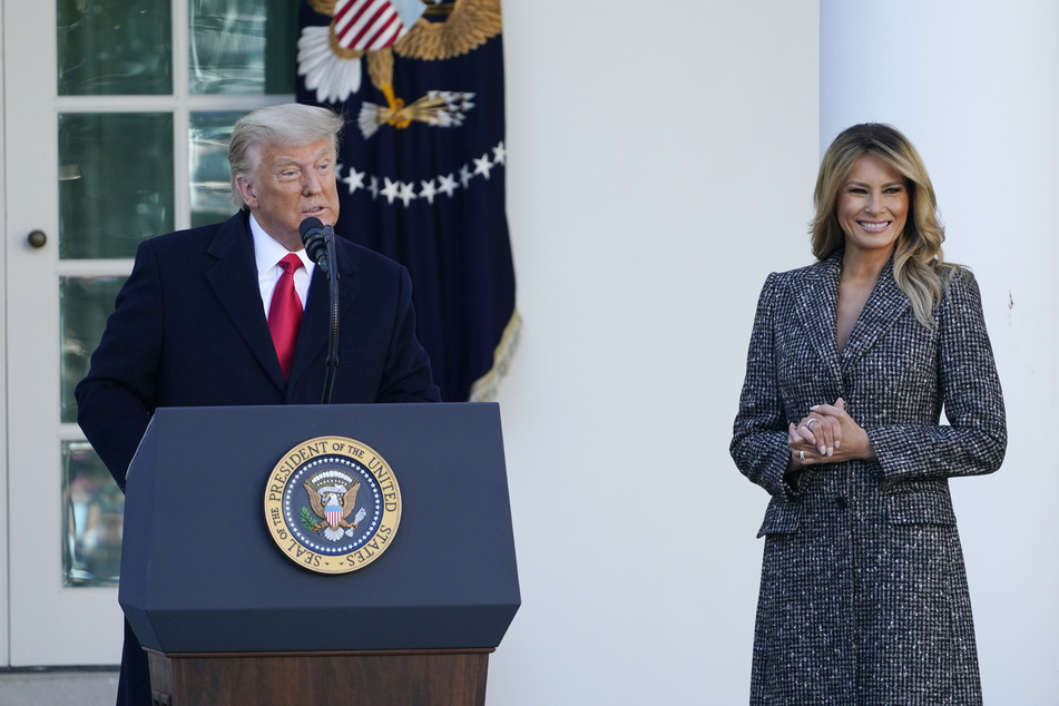 First Lady Melania Trump (50, r) verkündete stolz die Fertigstellung eines Pavillons am Tennisplatz des weißen Hauses. Dabei endet die Amtszeit ihres Gatten und US-Präsidenten Donald Trump (74) im Januar.