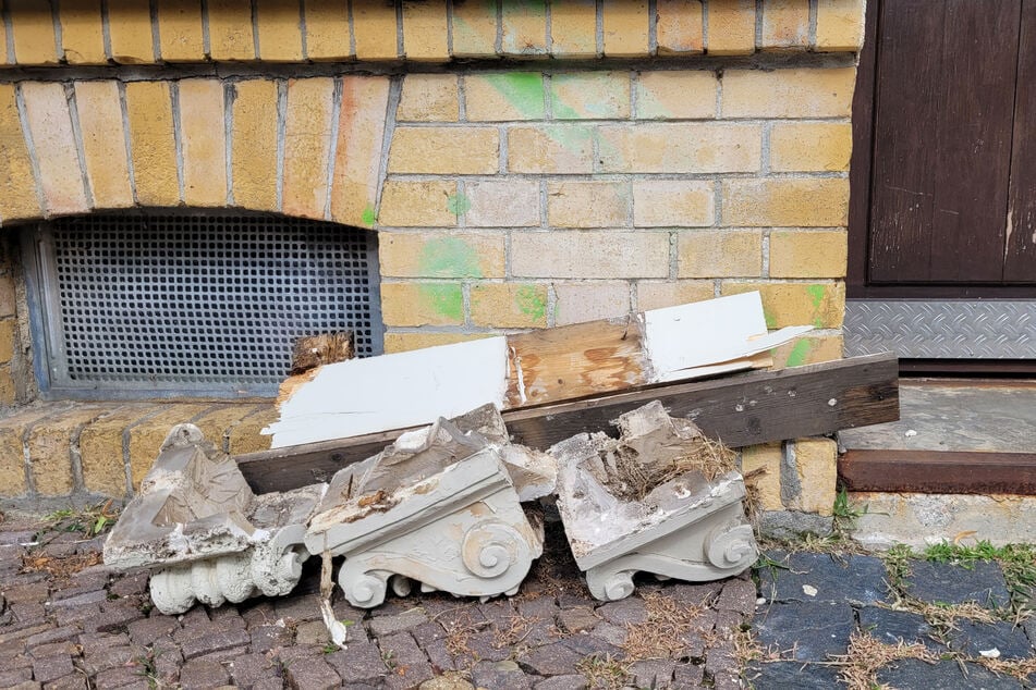 Die Ziersteine wurden abgesägt.