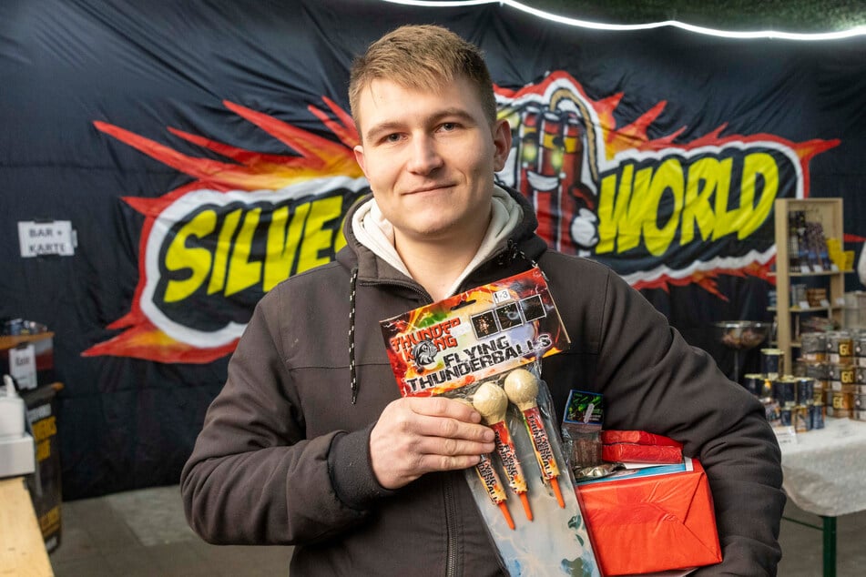 Der Zerspanungsmechaniker liebt Feuerwerk seit seiner Kindheit.