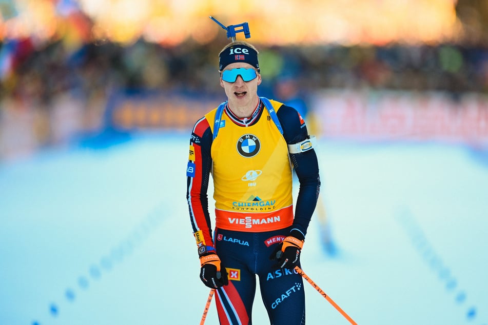 Johannes Thingnes Bø (31) muss den vorletzten Weltcup auf der Pokljuka erkrankt abbrechen.